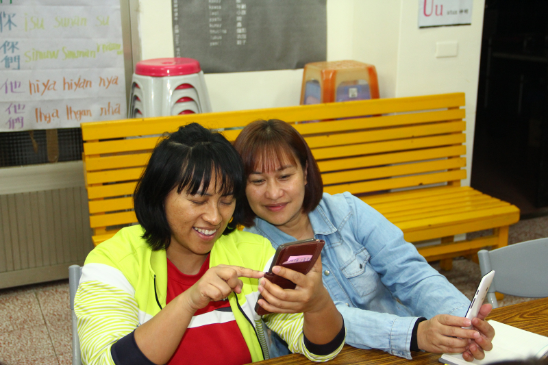 學員間彼此分享作品。