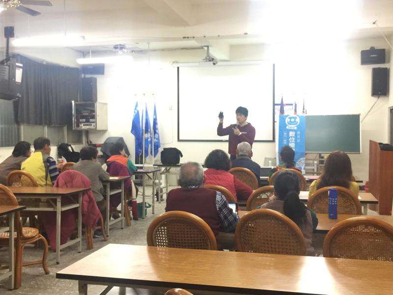 平板常用app介紹及操作：免費、付費、熱門精選...等等。