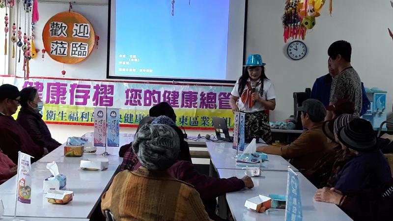 老師講解步驟  說明健康存摺的益處