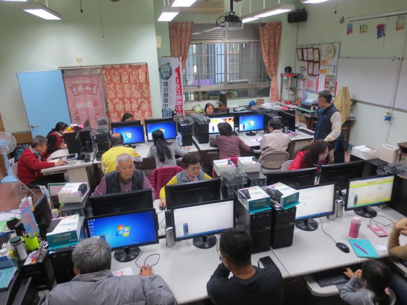 學員互相交流作學習。