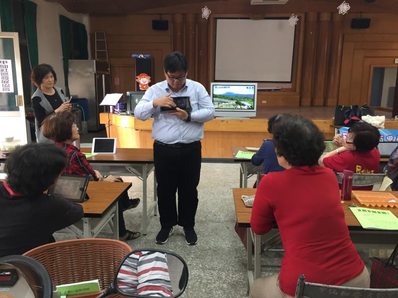 講師詳細說明今天的上課內容