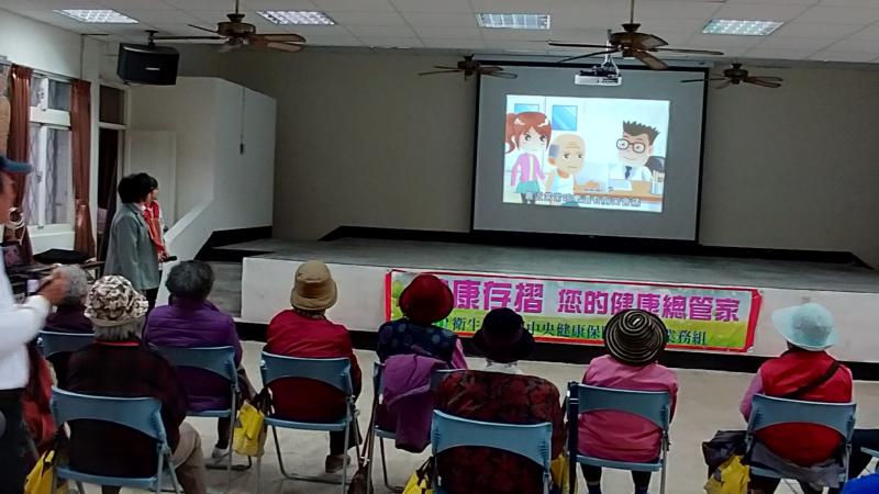 從基本的開始，一步步教導長輩如何使