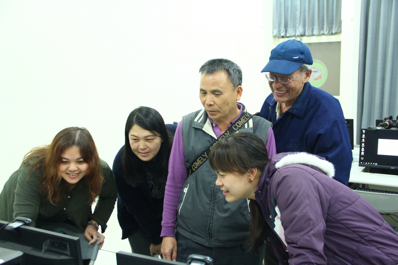 學員一起彼此賞欣圖案創作，好圖案和大家一起分享