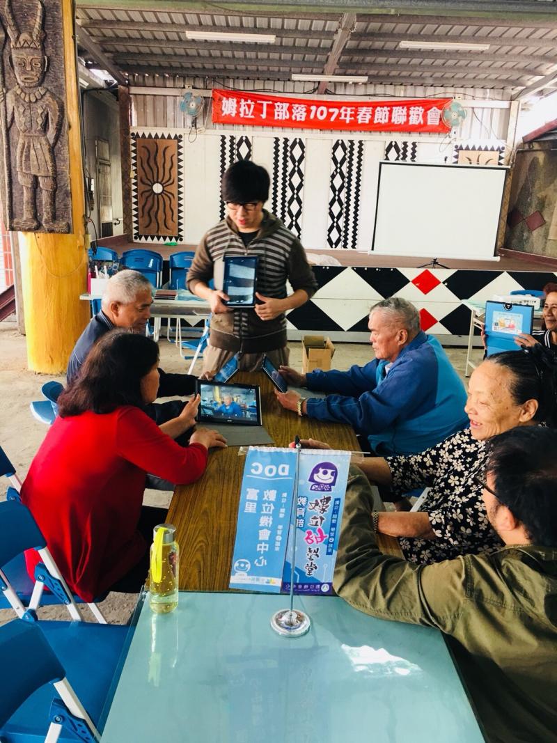曾子昂老師一開始先和大家介紹平板的照相和錄影功能