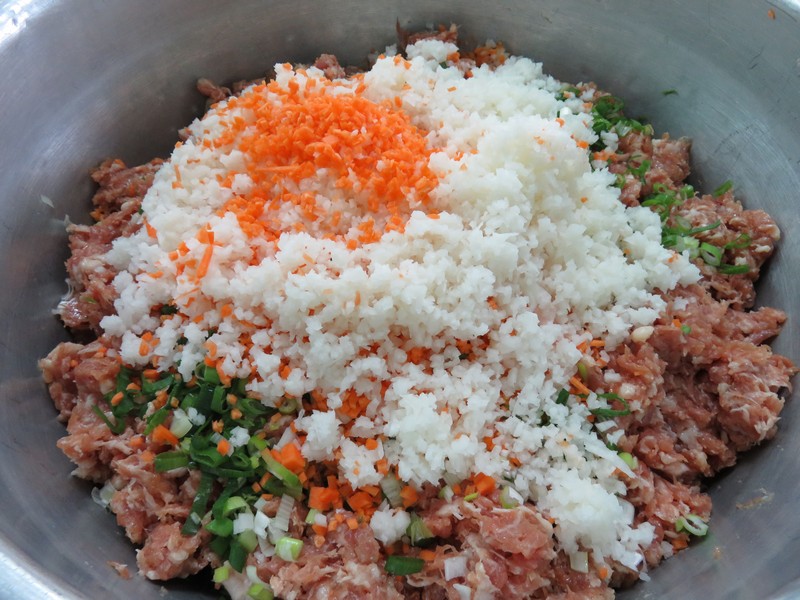 滿滿的食材餡料，一看就好吃。