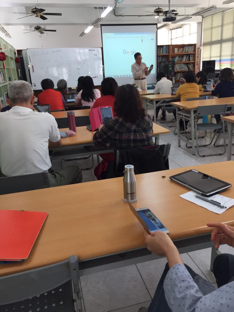 利用新版LINE功能製作出簡單的小影片與朋友分享 親手灌製的花器 小心翼翼栽種的多肉小盆栽