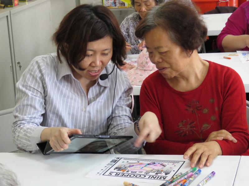 我刮!我刮!原來這樣就會動!好神奇唷