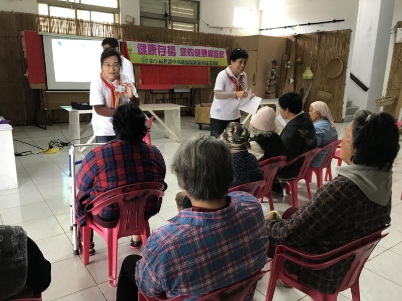 講師說明健康存摺的操作方法
