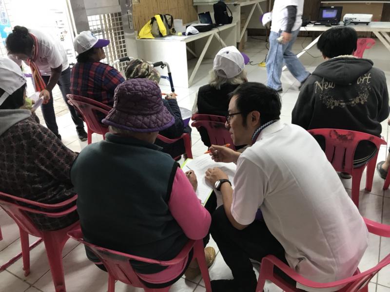 協助學員填寫註冊健康所需的基本資料