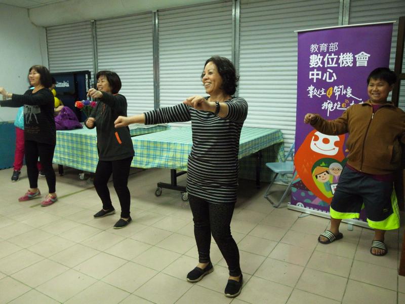 跟著影片一起動一動！