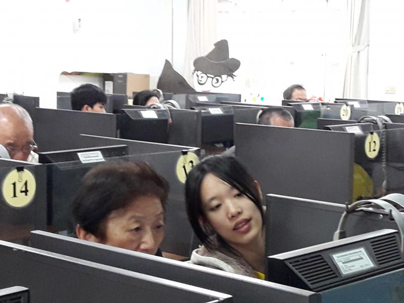 今天的課程是大家先將自己手機的相片上傳至電腦， 下載「PhotoScape編輯圖片軟體」
