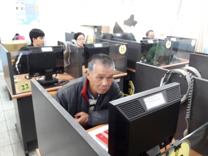 將編輯修改後的電 子書內容上傳至亞米多雲端圖書館，最後大伙完成了 一本精華版的電子書。