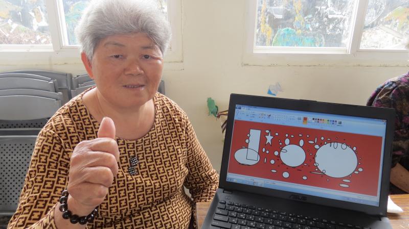 學員小畫家初體驗畫出抽象畫