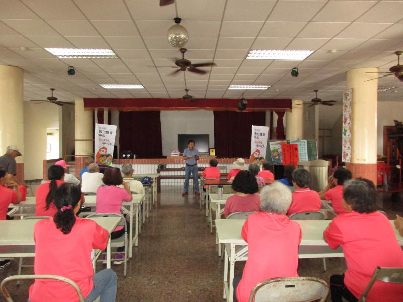 社區長者齊聚一堂歡樂學習