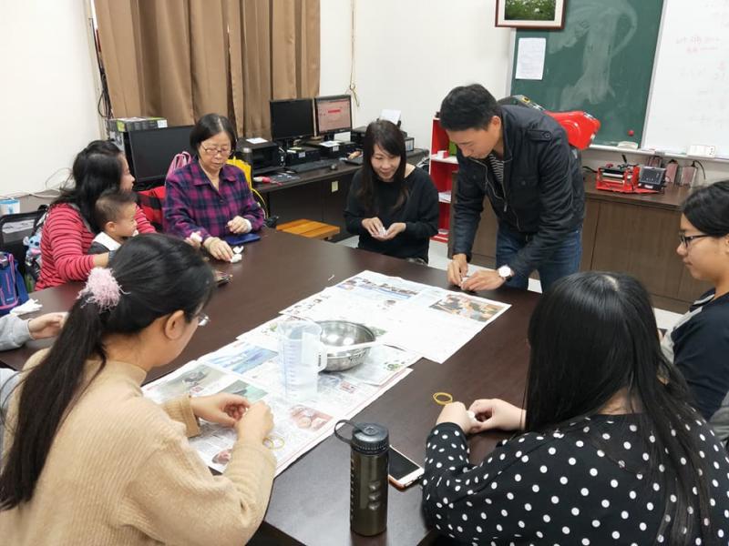 鳳林數位機會中心3D列印課程，講師示範