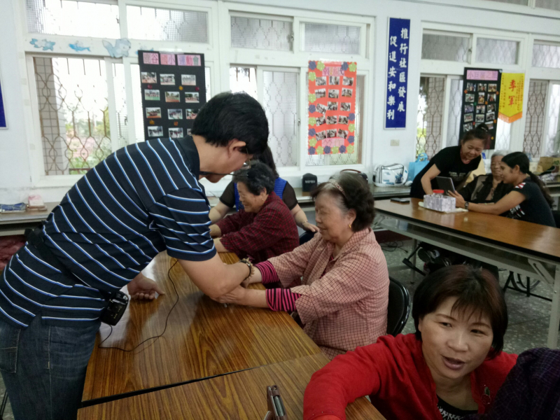 長輩覺得變臉APP真是好玩又有趣