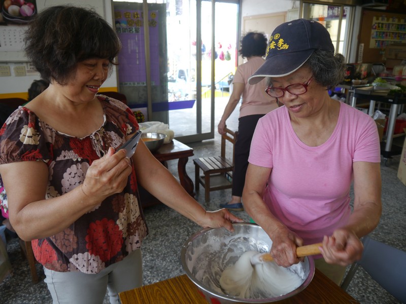 來，我先準備拍攝記錄下來。