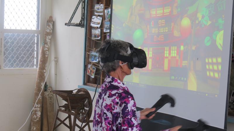 VR虛擬實境學員上課照片