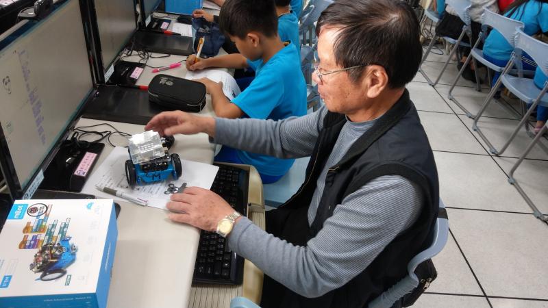 機器車操作中