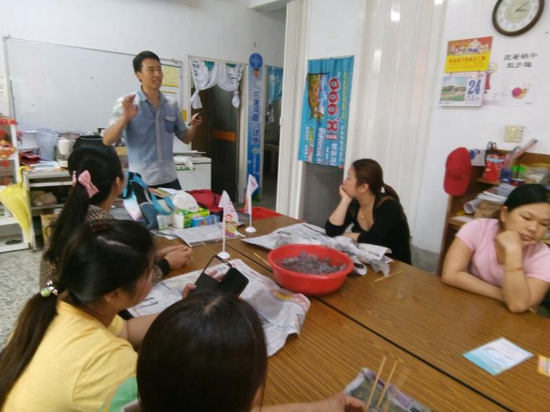 鳳林數位機會中心新住民手藝數位3D課程，講師與學員上課畫面