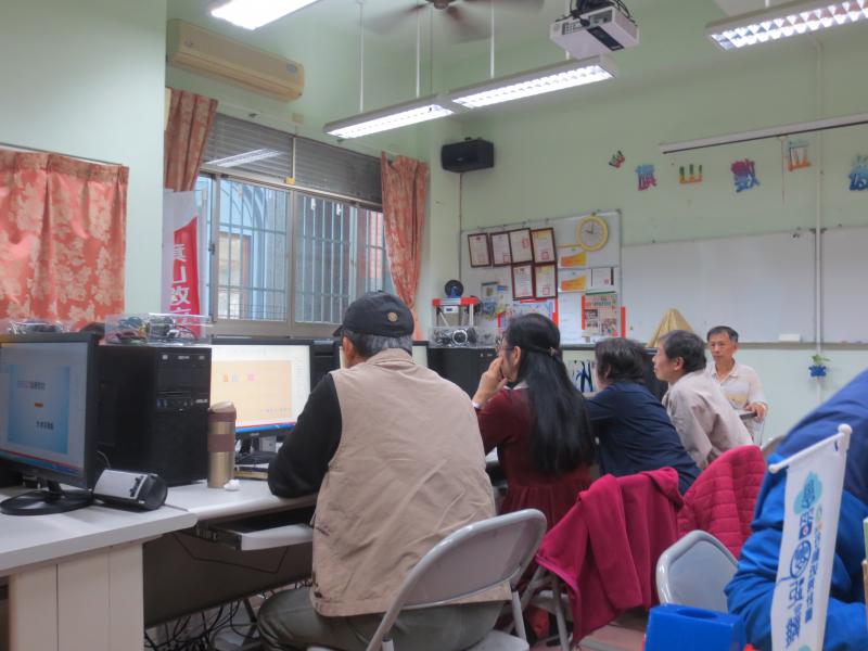 有些學員們還是第一次使用Google的功能。