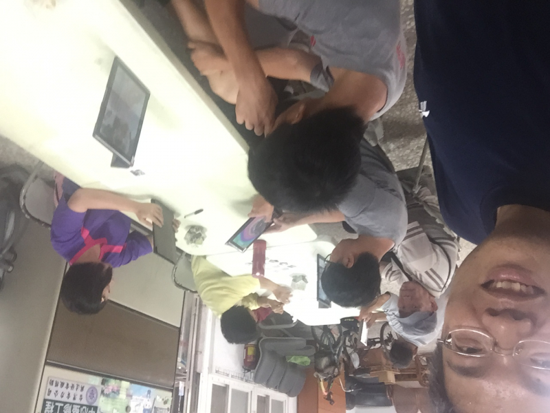 學員認真操作電腦