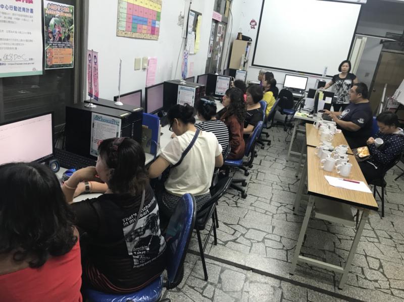 進行桌上型電腦網路美編軟體教學