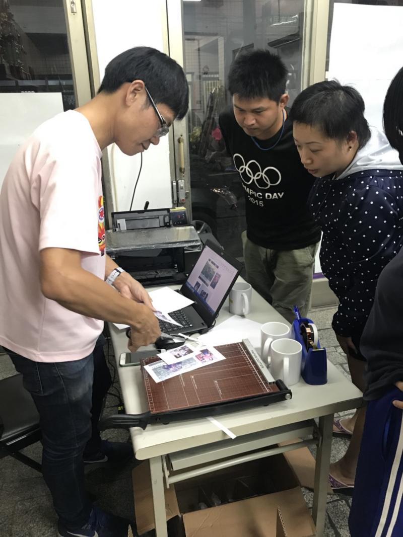 後製過後，傳檔給老師，再由老師講解然後親自轉印