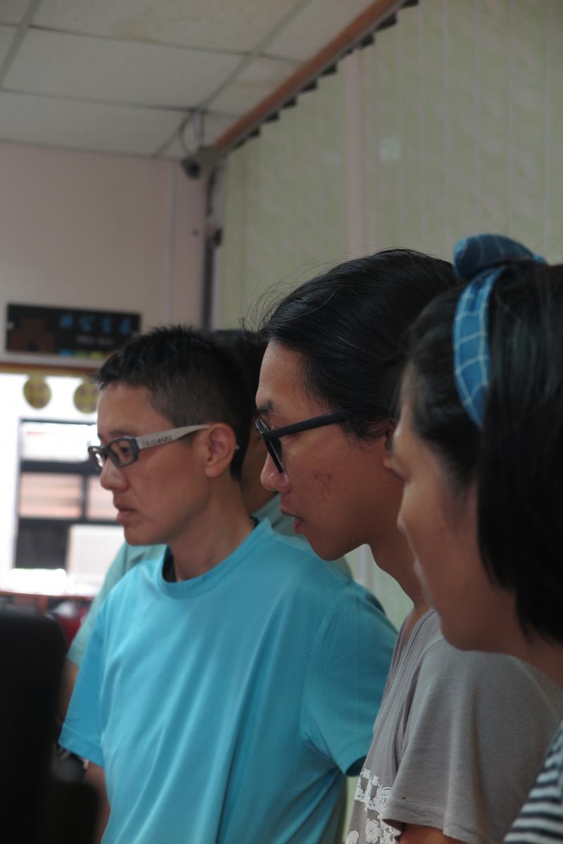 學員觀看講師操作方式