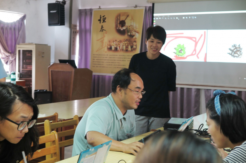 協助學員軟體操作
