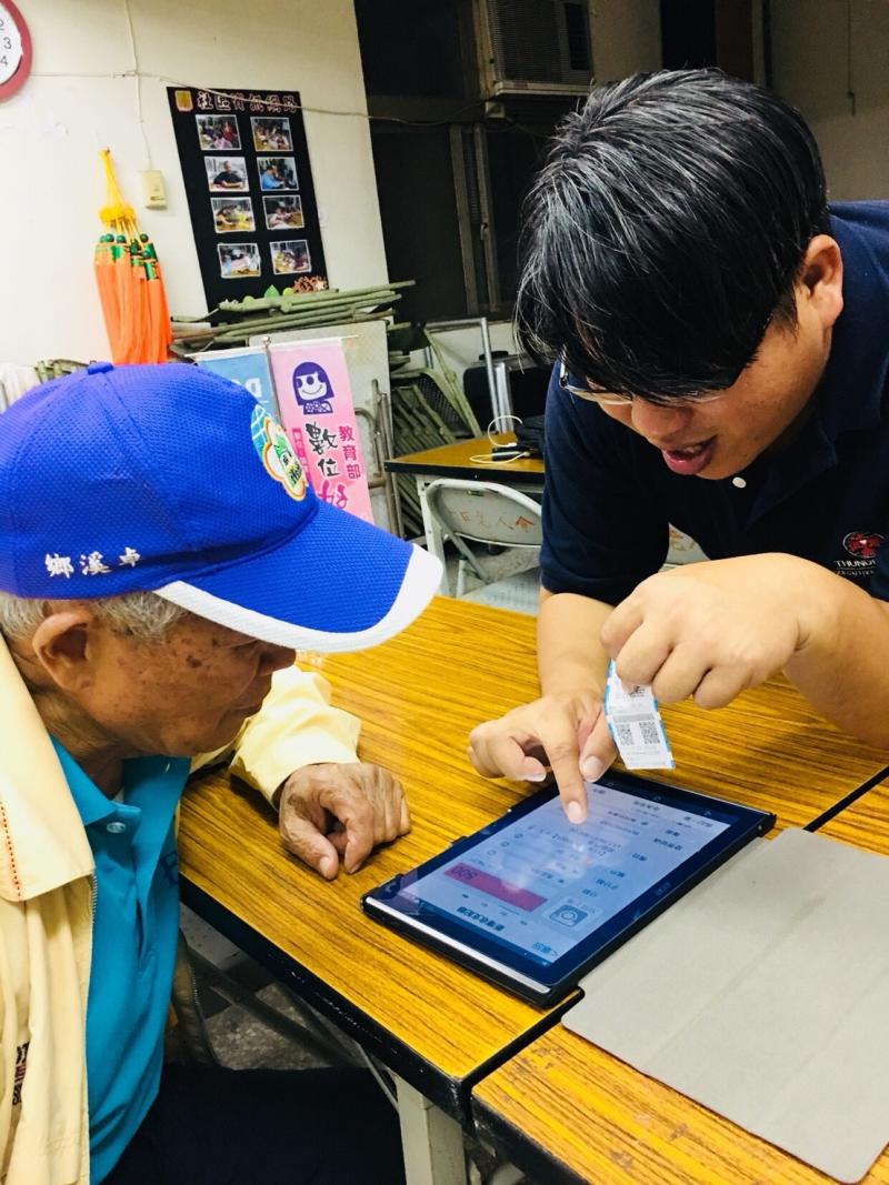 古青福老師教學員如何運用記帳APP的各項功能，達到理財的效果