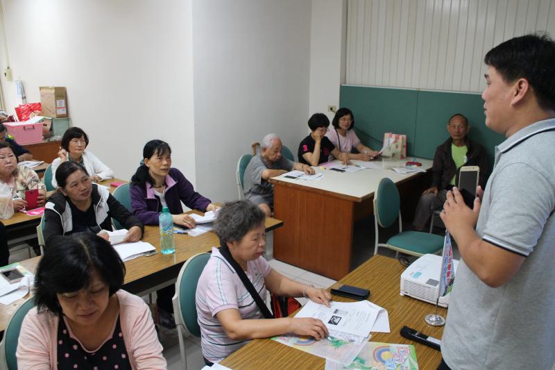 莊講師課前與學員了解手機習慣