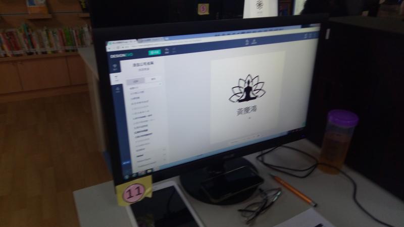 找找找用哪個圖案呢?  老師:雷雕LOGO是黑色喔!