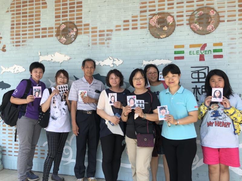 學員開心與老師合照