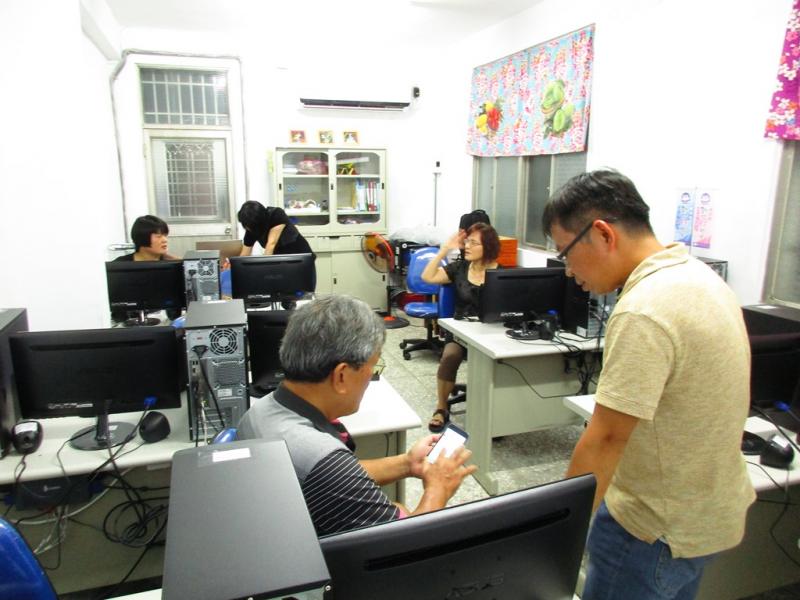 學員與老師分享要剪輯的照片