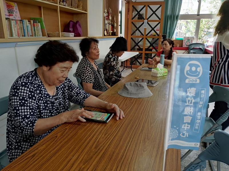 長輩體驗小遊戲動動手眼協調