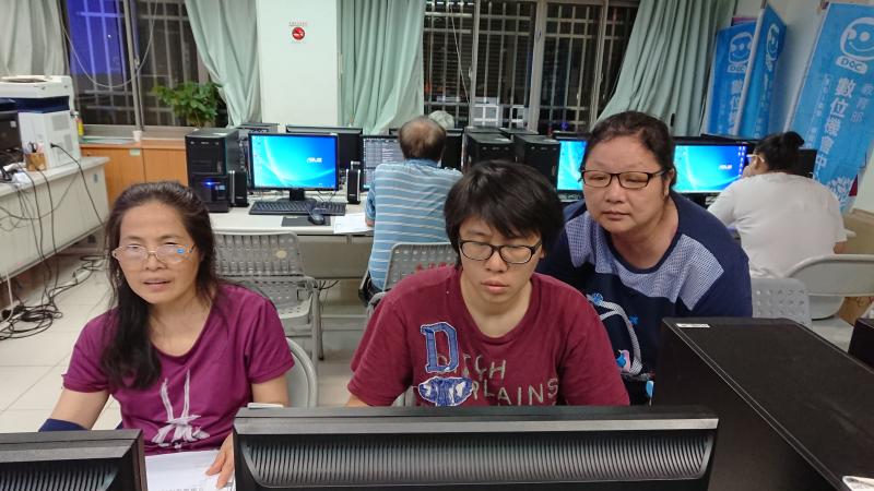 學員請老師協助文件版面配置及設計