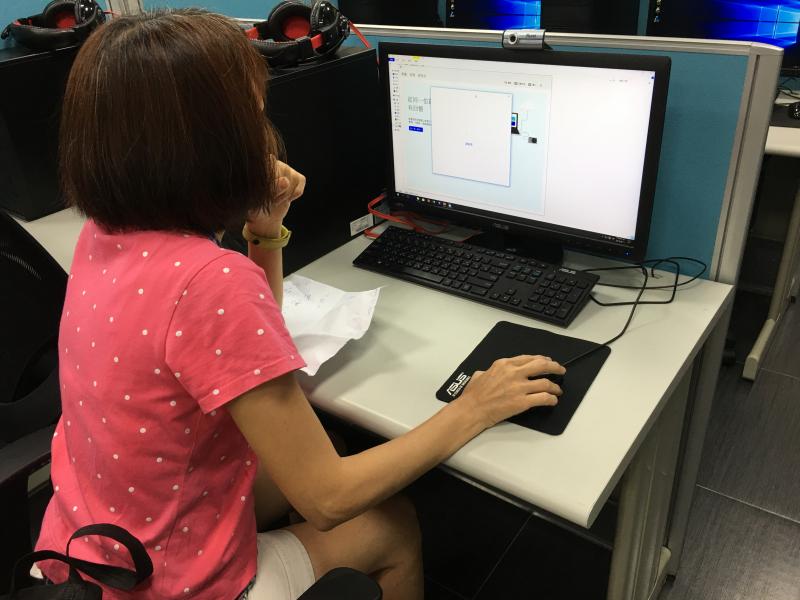 學員開啟Power point 準備製作新投影片。