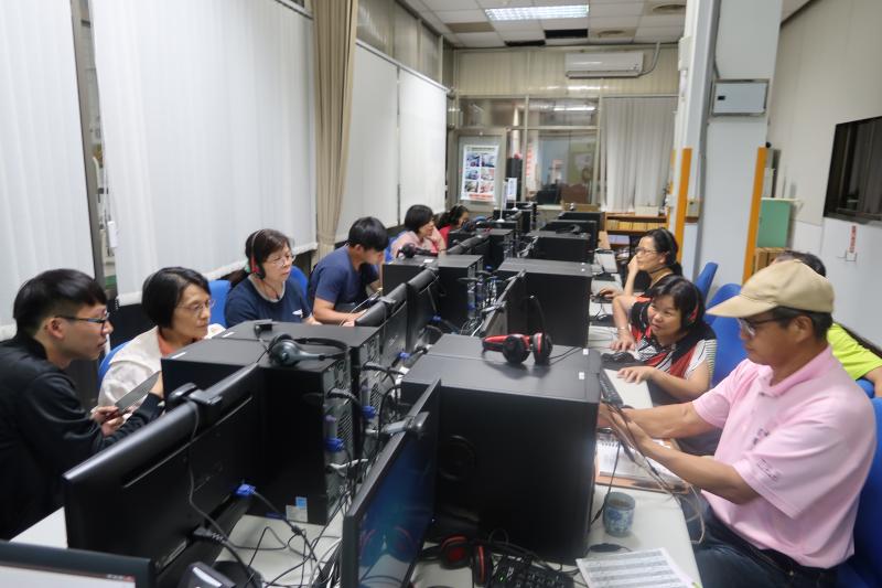 學員操作中