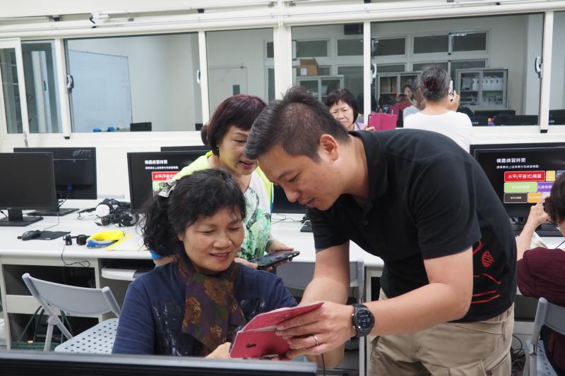 老師指導學員