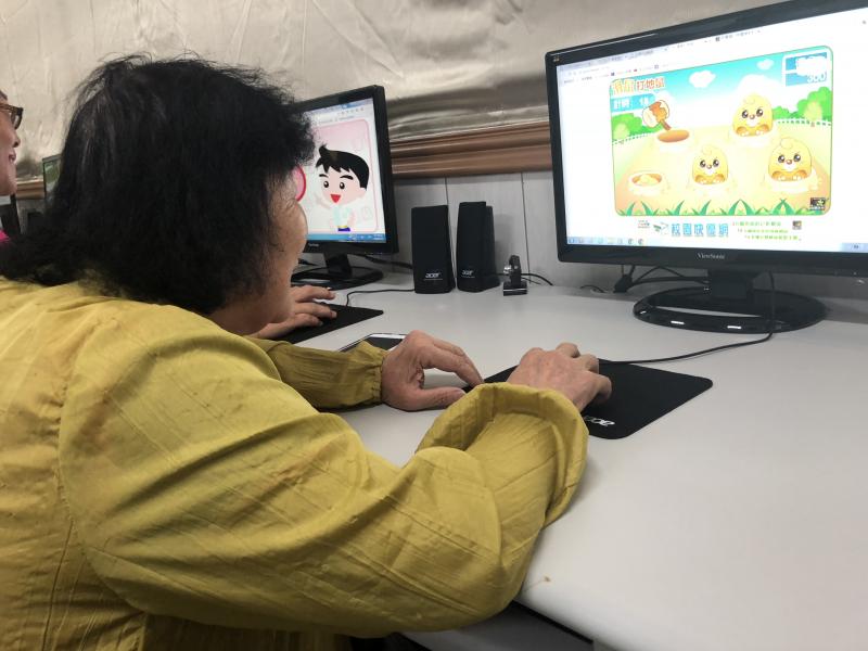 讓學員利用遊戲訓練,熟悉滑鼠操作方法