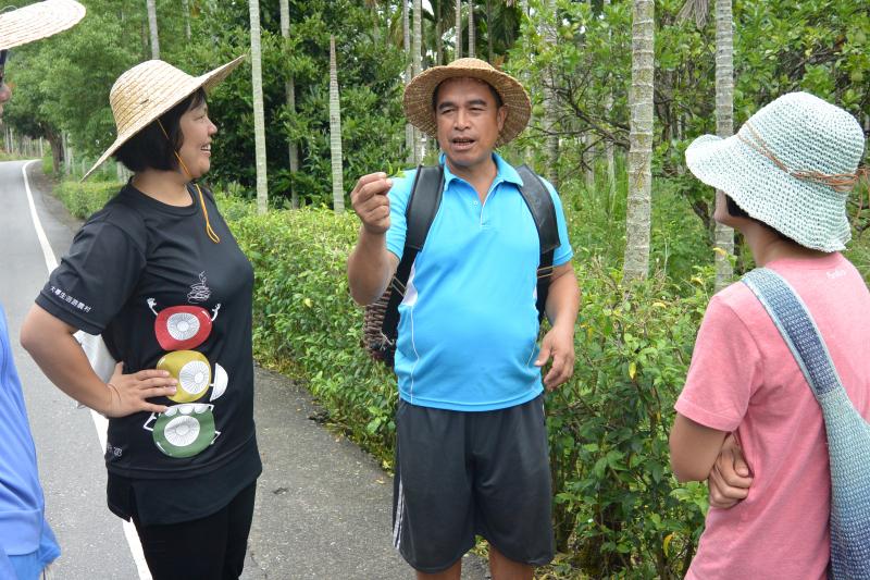 社區講師講解阿美族野菜文化