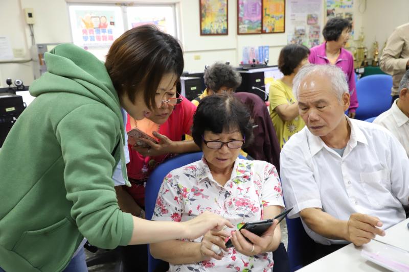 講師指導學員如何更改大頭貼