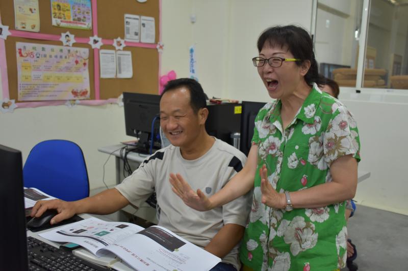 夫妻檔~覺得自己設計的圖很棒