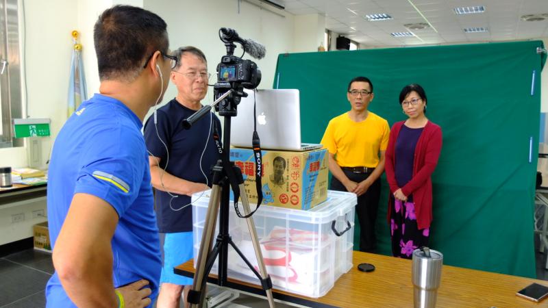 錄製公民新聞主播畫面。