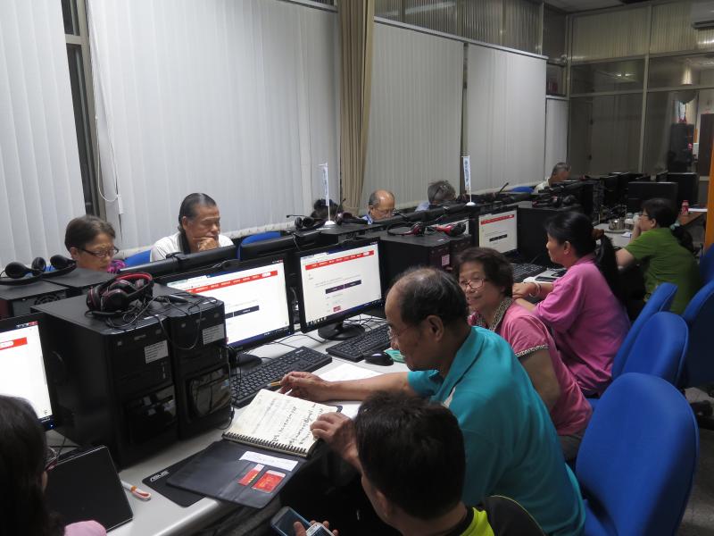 學員認真上課中