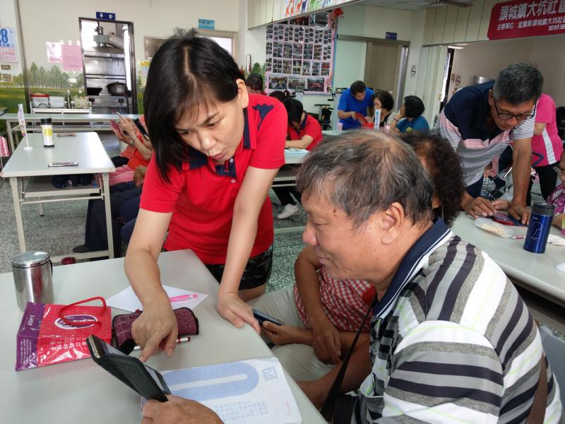 講師指導學生操作繪聲繪影