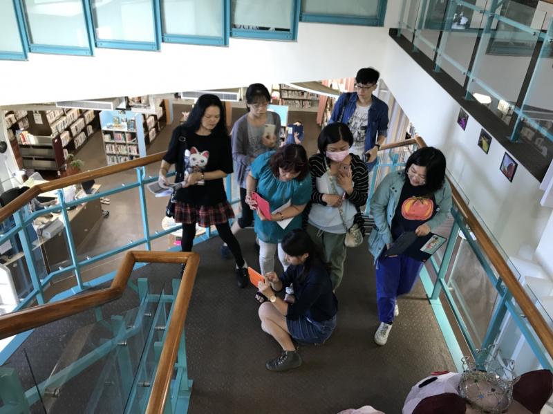 學員實際練習攝影角度與取景