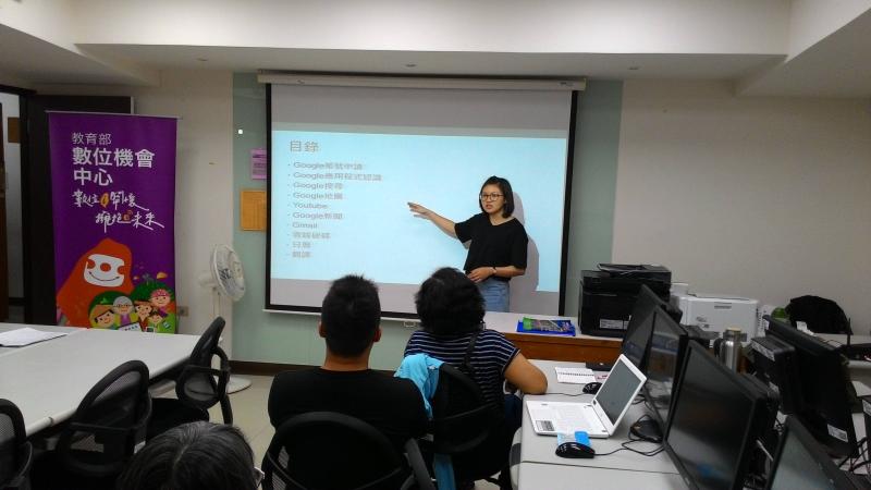 講師認真講解課程