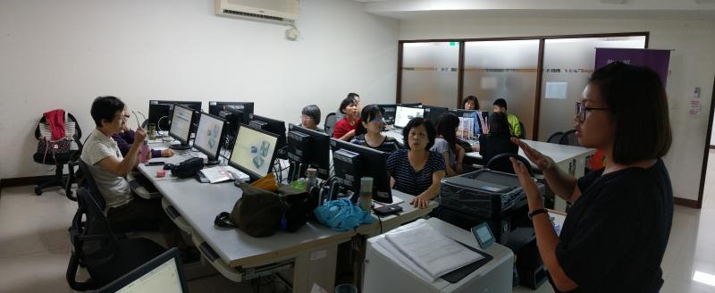 學員上機學習中。